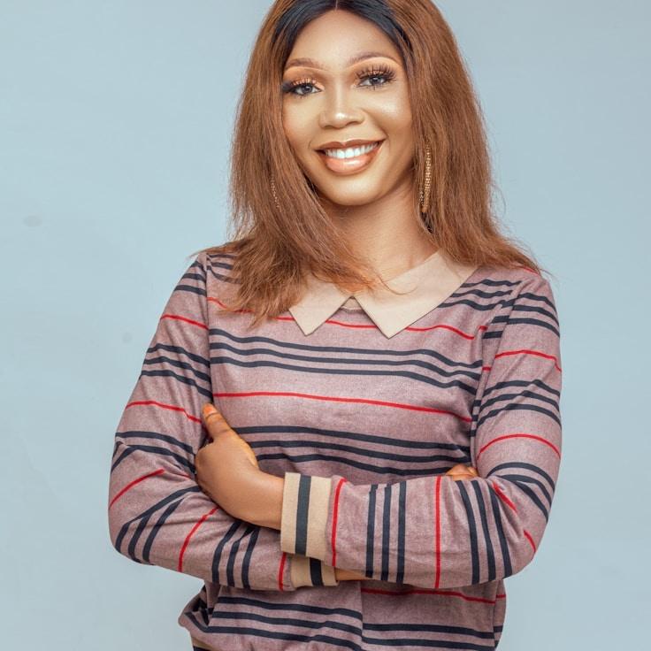 Kaveri Mehta, Lead Design Curator at Calm Plume Ridge, reviewing corporate floral arrangements